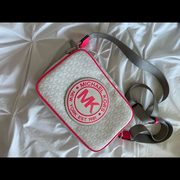 Michael Kors Summer Crossbody - Picture 2 of 5